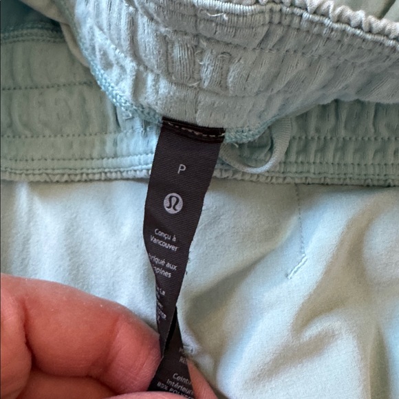 LULULEMON SHORTS - Picture 2 of 3